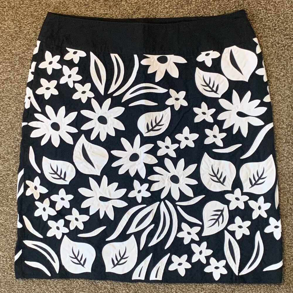 Liz Claiborne Black and White Floral Pencil Skirt - Size 16